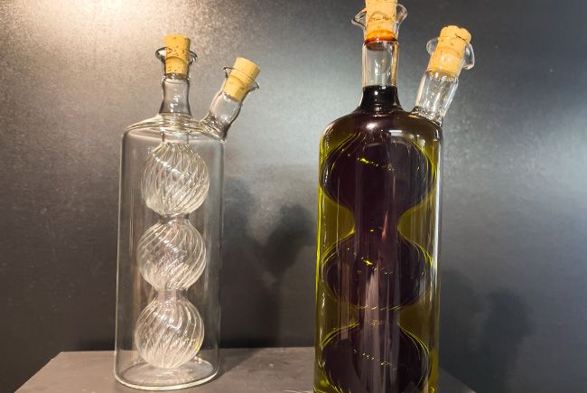 Bouteilles originales en verre, deux en une, pour huile et vinaigre